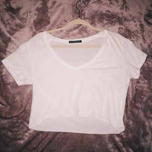 BRANDY MELVILLE — CROP VNECK